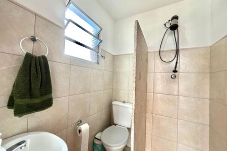 Casa à venda com 270m², 4 quartos e 4 vagas Casa à venda com 270m², 4 quartos e 4 vagasBanheiro de Serviço