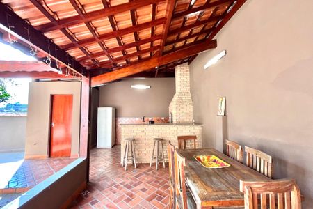 Casa à venda com 270m², 4 quartos e 4 vagas Casa à venda com 270m², 4 quartos e 4 vagasChurrasqueira