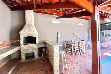 Casa à venda com 270m², 4 quartos e 4 vagas Casa à venda com 270m², 4 quartos e 4 vagasChurrasqueira