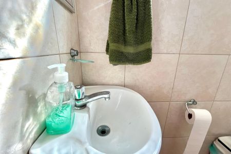 Casa à venda com 270m², 4 quartos e 4 vagas Casa à venda com 270m², 4 quartos e 4 vagasBanheiro de Serviço