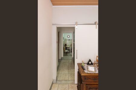 Casa à venda com 600m², 2 quartos e 3 vagas Casa à venda com 600m², 2 quartos e 3 vagasCorredor