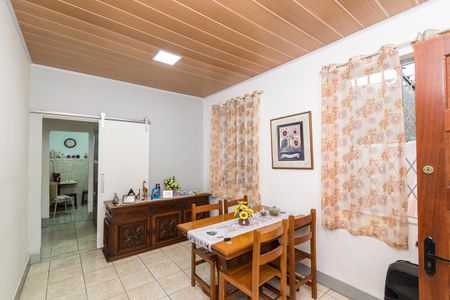 Casa à venda com 600m², 2 quartos e 3 vagas Casa à venda com 600m², 2 quartos e 3 vagasSala