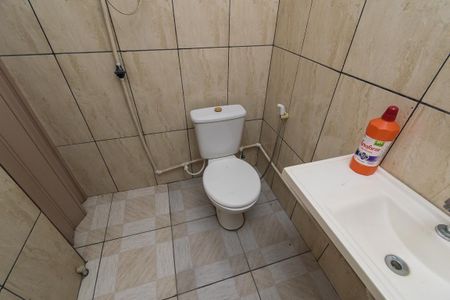 Casa à venda com 600m², 2 quartos e 3 vagas Casa à venda com 600m², 2 quartos e 3 vagasBanheiro de Serviço