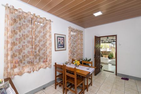 Casa à venda com 600m², 2 quartos e 3 vagas Casa à venda com 600m², 2 quartos e 3 vagasSala