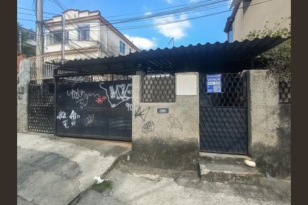 Casa à venda com 600m², 2 quartos e 3 vagas Casa à venda com 600m², 2 quartos e 3 vagasFachada + Placa