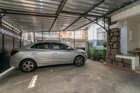 Casa à venda com 600m², 2 quartos e 3 vagas Casa à venda com 600m², 2 quartos e 3 vagasÁrea comum