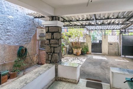 Casa à venda com 600m², 2 quartos e 3 vagas Casa à venda com 600m², 2 quartos e 3 vagasVista - Sala