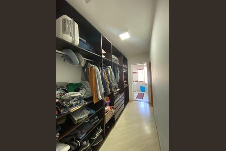 Casa à venda com 158m², 4 quartos e 2 vagasCloset Suíte 1 