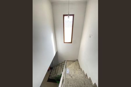 Casa à venda com 158m², 4 quartos e 2 vagasEscada