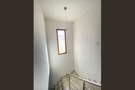 Casa à venda com 158m², 4 quartos e 2 vagasEscada