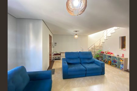 Casa à venda com 158m², 4 quartos e 2 vagasSala