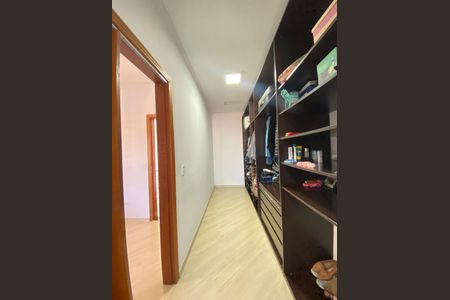 Casa à venda com 158m², 4 quartos e 2 vagasCloset Suíte 1 