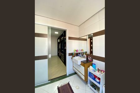 Casa à venda com 158m², 4 quartos e 2 vagasBanheiro Suíte 1