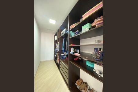 Casa à venda com 158m², 4 quartos e 2 vagasCloset Suíte 1 