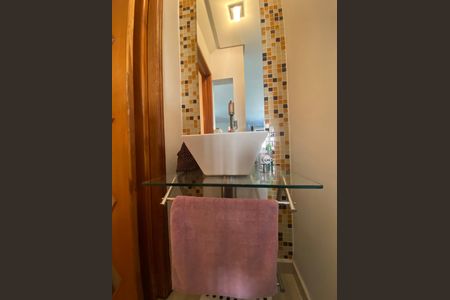 Casa à venda com 158m², 4 quartos e 2 vagasLavabo