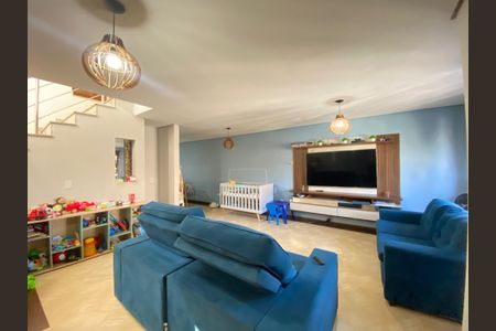 Casa à venda com 158m², 4 quartos e 2 vagasSala