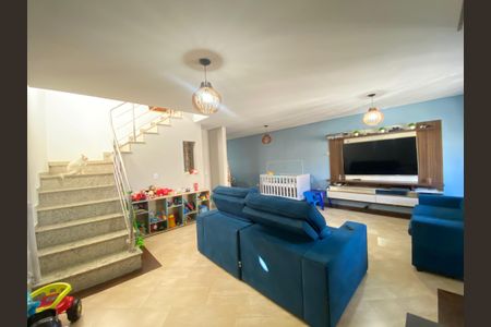 Casa à venda com 158m², 4 quartos e 2 vagasSala