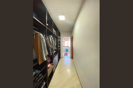 Casa à venda com 158m², 4 quartos e 2 vagasCloset Suíte 1 