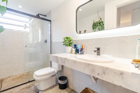 Apartamento à venda com 83m², 2 quartos e 1 vagaBanheiro da Suíte