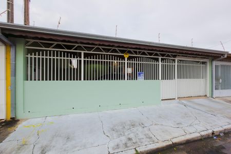 Casa para alugar com 130m², 3 quartos e 3 vagas Casa para alugar com 130m², 3 quartos e 3 vagasFachada