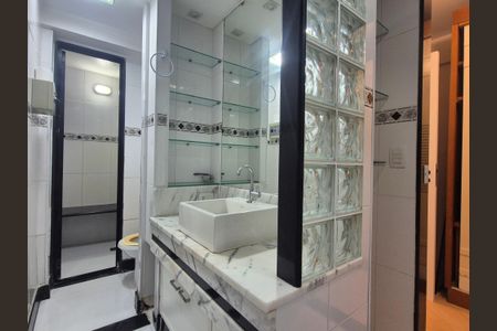 Apartamento para alugar com 240m², 3 quartos e 2 vagasBanheiro da Suíte