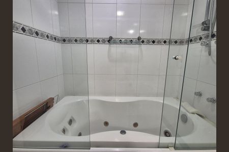 Apartamento para alugar com 240m², 3 quartos e 2 vagasBanheiro da Suíte