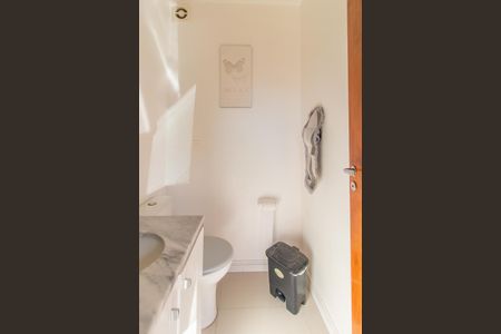 Casa de condomínio à venda com 110m², 3 quartos e 2 vagasLavabo