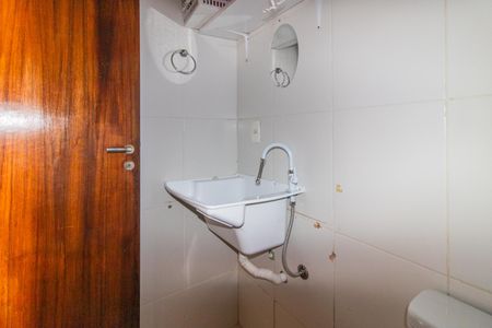 Casa de condomínio à venda com 110m², 3 quartos e 2 vagasBanheiro Social