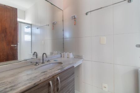 Casa de condomínio à venda com 110m², 3 quartos e 2 vagasBanheiro da Suíte