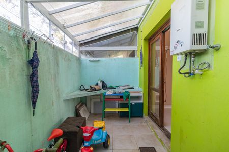 Casa de condomínio à venda com 110m², 3 quartos e 2 vagasQuintal