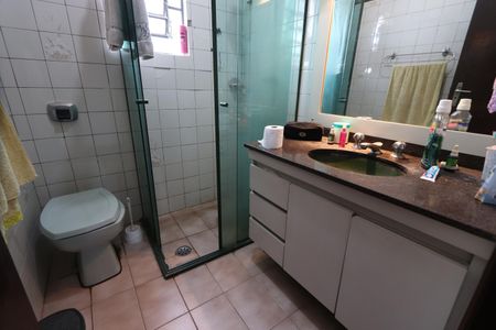 Casa à venda com 190m², 4 quartos e 4 vagasBanheiro da Suíte