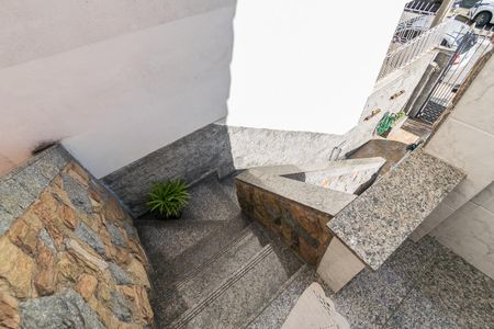 Apartamento à venda com 101m², 2 quartos e 1 vagaEscada