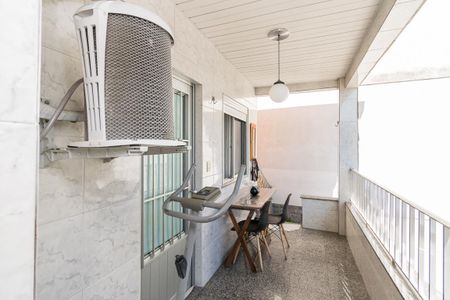 Apartamento à venda com 101m², 2 quartos e 1 vagaVaranda