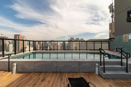 Studio à venda com 18m², 1 quarto e sem vaga Studio à venda com 18m², 1 quarto e sem vagaÁrea comum - Piscina