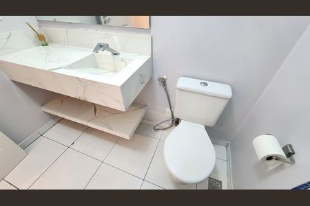 Apartamento para alugar com 154m², 3 quartos e 1 vagaDetalhe do banheiro