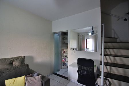 Casa de condomínio à venda com 105m², 2 quartos e 1 vagaSala