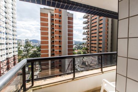 Apartamento à venda com 172m², 3 quartos e 2 vagasVaranda Quarto 1