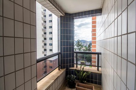 Apartamento à venda com 172m², 3 quartos e 2 vagasVaranda Quarto 2