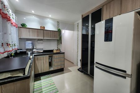 Casa à venda com 125m², 2 quartos e 2 vagas Casa à venda com 125m², 2 quartos e 2 vagasCozinha