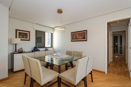 Apartamento à venda com 131m², 3 quartos e 2 vagas Apartamento à venda com 131m², 3 quartos e 2 vagasSala
