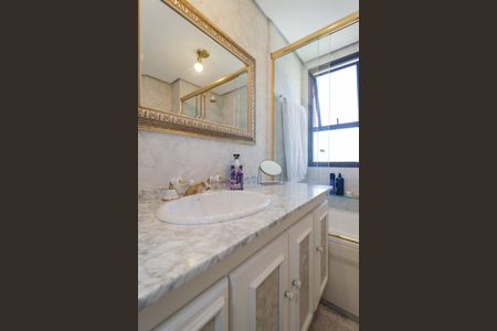 Apartamento à venda com 131m², 3 quartos e 2 vagas Apartamento à venda com 131m², 3 quartos e 2 vagasBanheiro da Suíte 1