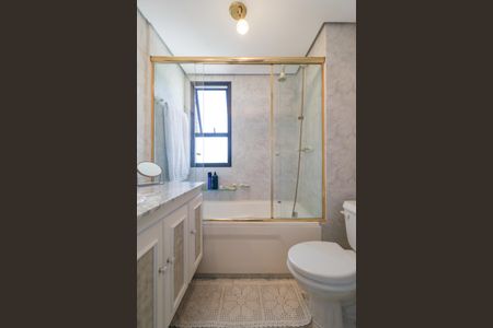 Apartamento à venda com 131m², 3 quartos e 2 vagas Apartamento à venda com 131m², 3 quartos e 2 vagasBanheiro da Suíte 1