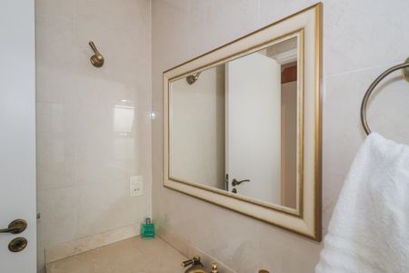 Apartamento à venda com 131m², 3 quartos e 2 vagas Apartamento à venda com 131m², 3 quartos e 2 vagasBanheiro da Suíte 2