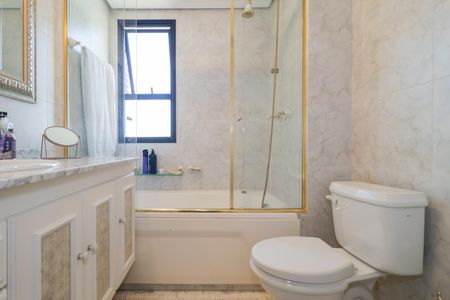 Apartamento à venda com 131m², 3 quartos e 2 vagas Apartamento à venda com 131m², 3 quartos e 2 vagasBanheiro da Suíte 1