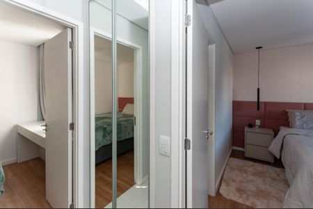 Apartamento para alugar com 110m², 3 quartos e 2 vagas Apartamento para alugar com 110m², 3 quartos e 2 vagasHall de circulação doe Quartos