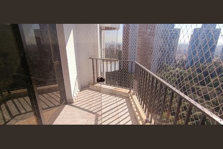 Apartamento à venda com 300m², 5 quartos e 5 vagas Apartamento à venda com 300m², 5 quartos e 5 vagasVaranda da Sala