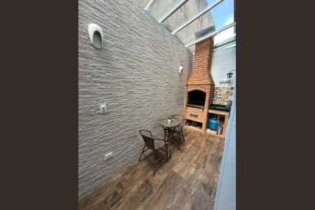 Casa de condomínio à venda com 130m², 3 quartos e 2 vagasChurrasqueira