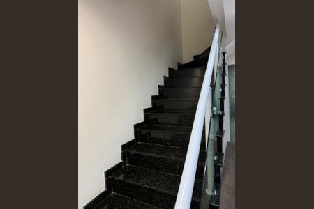 Casa de condomínio à venda com 130m², 3 quartos e 2 vagasEscadas