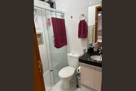 Casa de condomínio à venda com 130m², 3 quartos e 2 vagasBanheiro 2