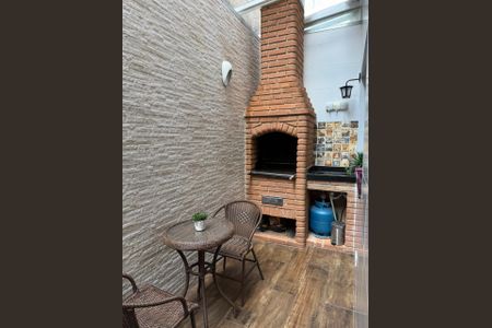 Casa de condomínio à venda com 130m², 3 quartos e 2 vagasChurrasqueira